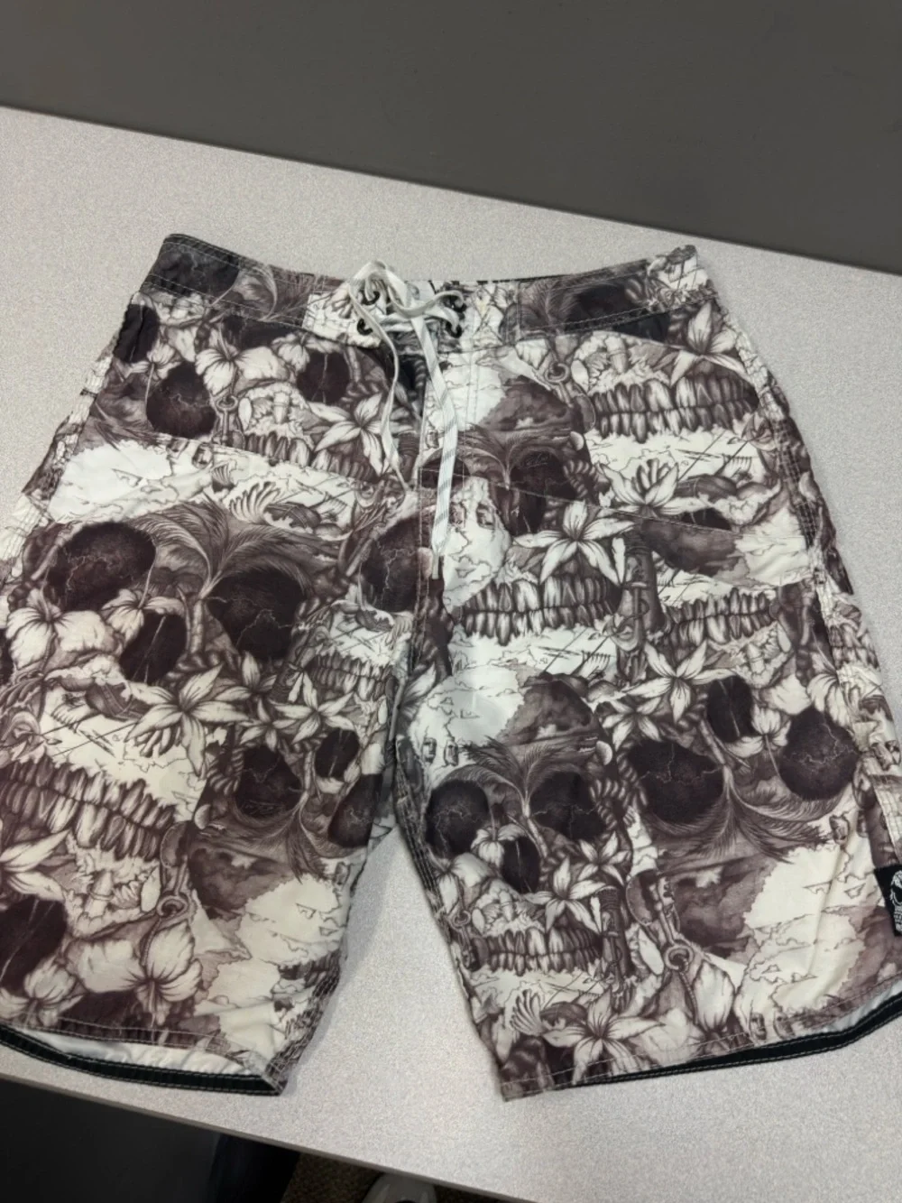 Rip Curl Skull‎ Print Board Shorts Surf Swim Trunks Mens Size 33 Made in Italy